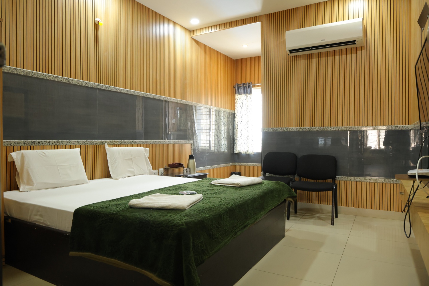 Deluxe Double Bed Room